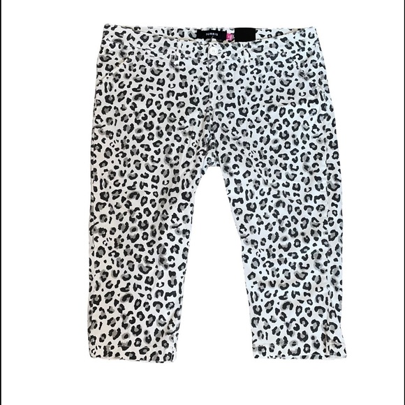 torrid Denim - Torrid Capri Jeans (16) white base w/ black/grey animal print (Leopard)